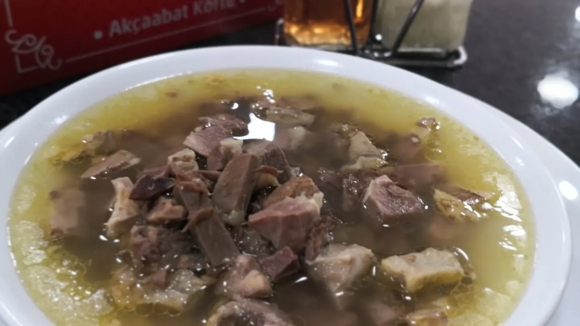 Bakır kazanda Trabzon usulü kuzu haşlama